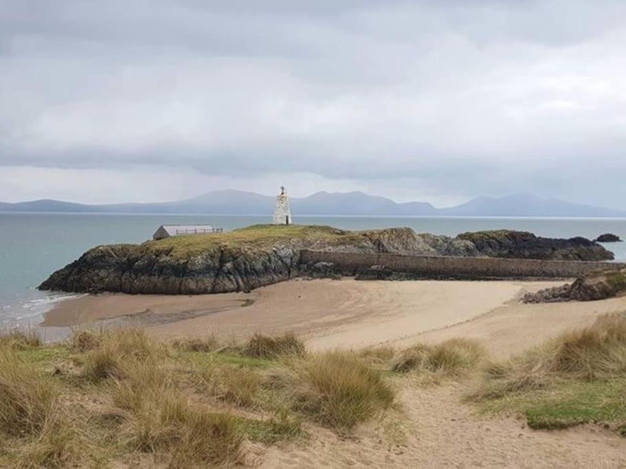 Tyddyn Plwm Isa Holiday home *
